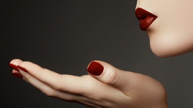 Red-lips-for-valentines-Day.jpeg