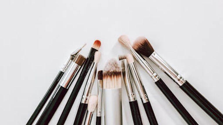 different-types-of-makeup-brushes.jpg
