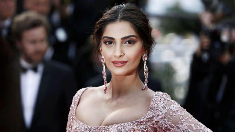 sonam-kapoor-1516622065131.jpeg