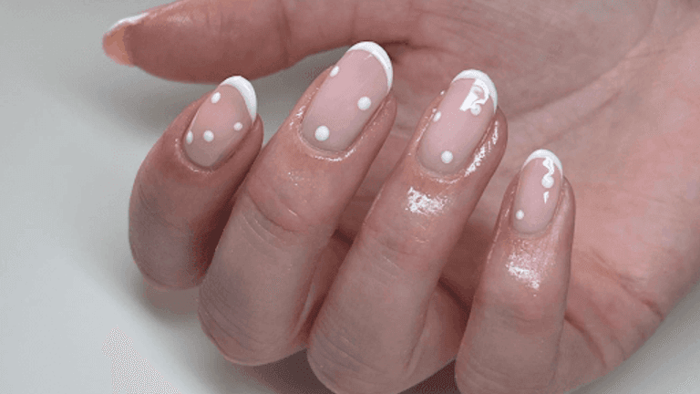 French-Manicure-nail-art.png
