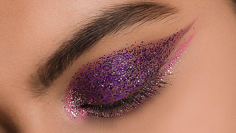 glitter-and-graphic-eyeliner-trend.jpeg